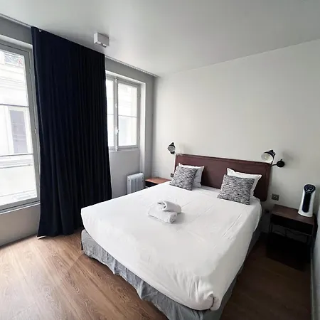 Urban Flat 78 - 3 Bedroom Republique Apartment Paris