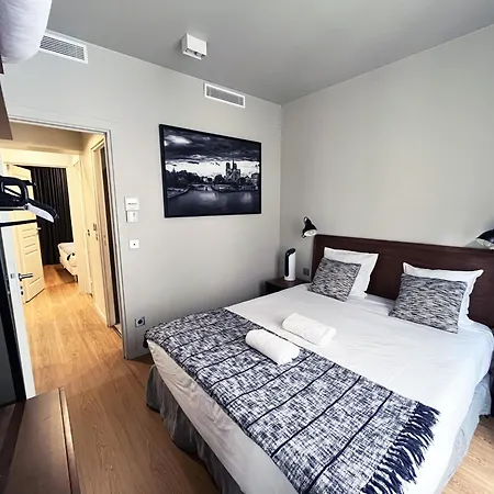Urban Flat 78 - 3 Bedroom Republique Apartment Paris